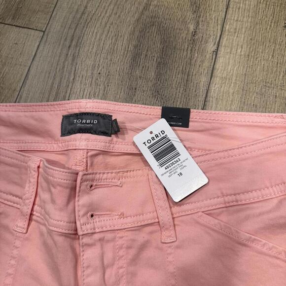 Torrid Pink Crop Aviator Skinny Stretch Twill Mid-Rise Pants Size 18 NWT - Picture 2 of 2